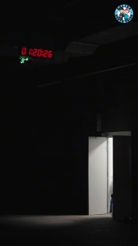 多好的球迷啊！英博球迷赛前深夜准备巨幅TIFO 展示效果极其震撼