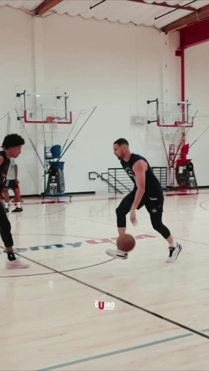 切磋技艺！训练师晒郭昊文与克莱&麦克朗一起训练视频